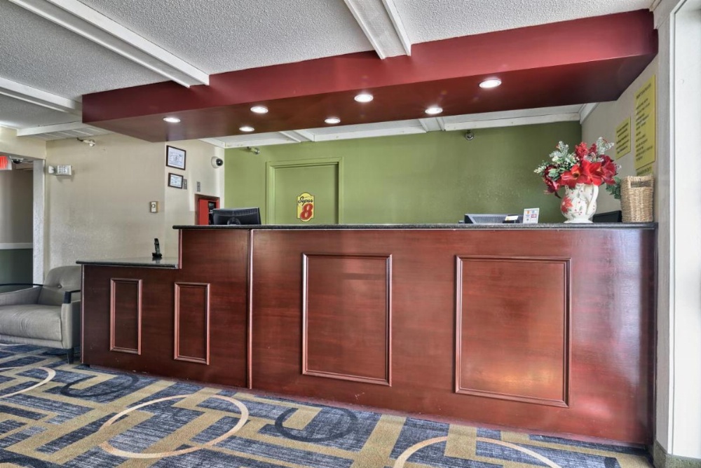 Super 8 by Wyndham Bangor Image 11