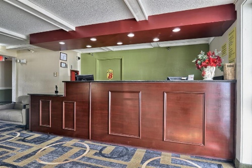 Super 8 by Wyndham Bangor image 11