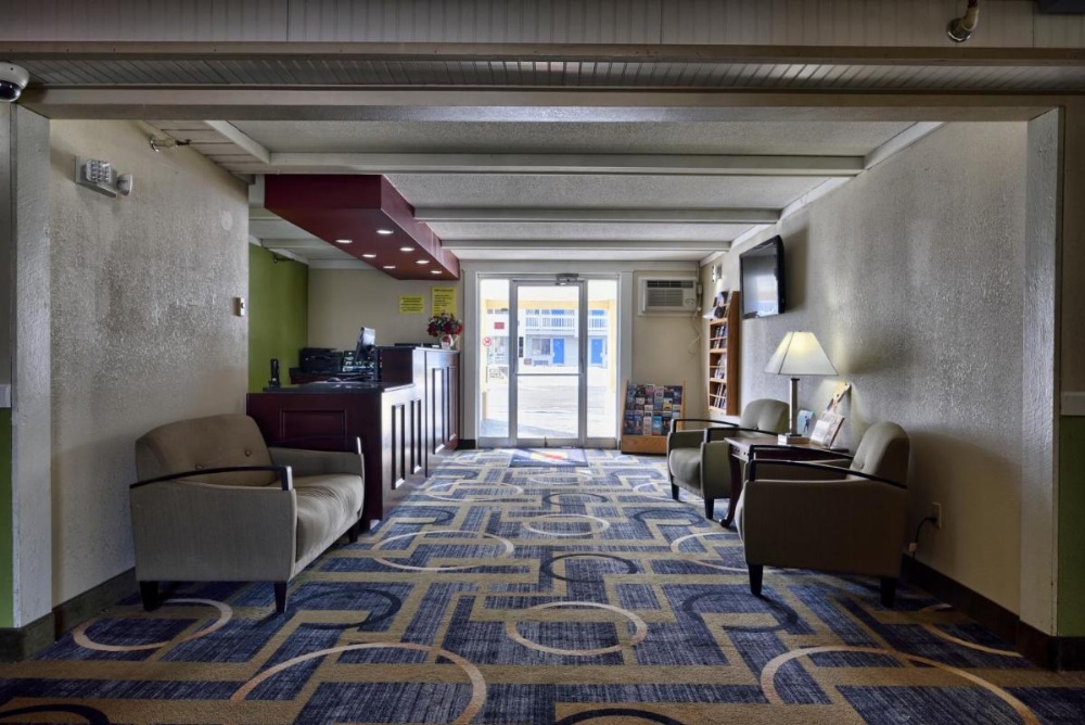 Super 8 by Wyndham Bangor Image 12