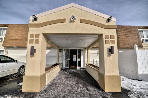Super 8 by Wyndham Bangor image 22