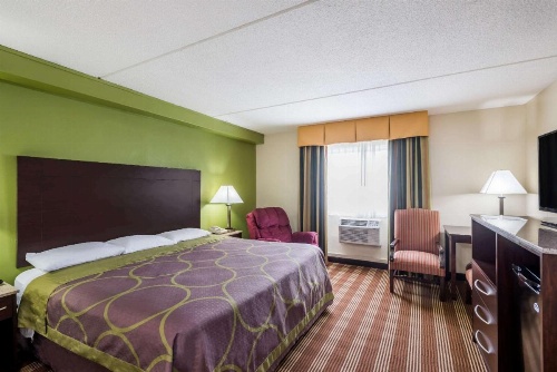 Super 8 by Wyndham Bangor image 33