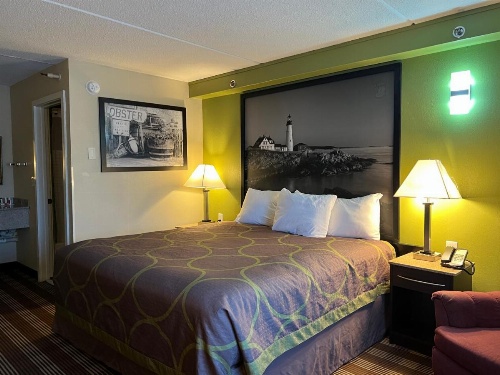 Super 8 by Wyndham Bangor image 34