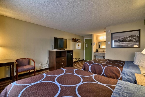 Super 8 by Wyndham Bangor image 36