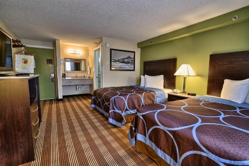 Super 8 by Wyndham Bangor image 39