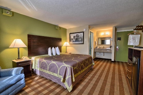 Super 8 by Wyndham Bangor image 40