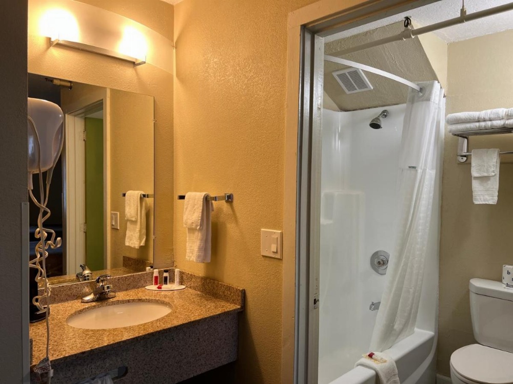 Super 8 by Wyndham Bangor Image 48