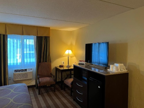 Super 8 by Wyndham Bangor image 50