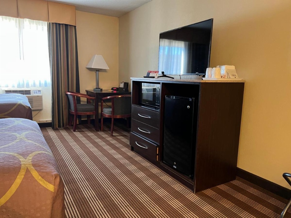 Super 8 by Wyndham Bangor Image 6