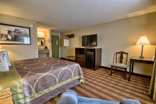 Super 8 by Wyndham Bangor image 8